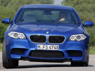 Illustration for article titled 2012 BMW M5: First Photos
